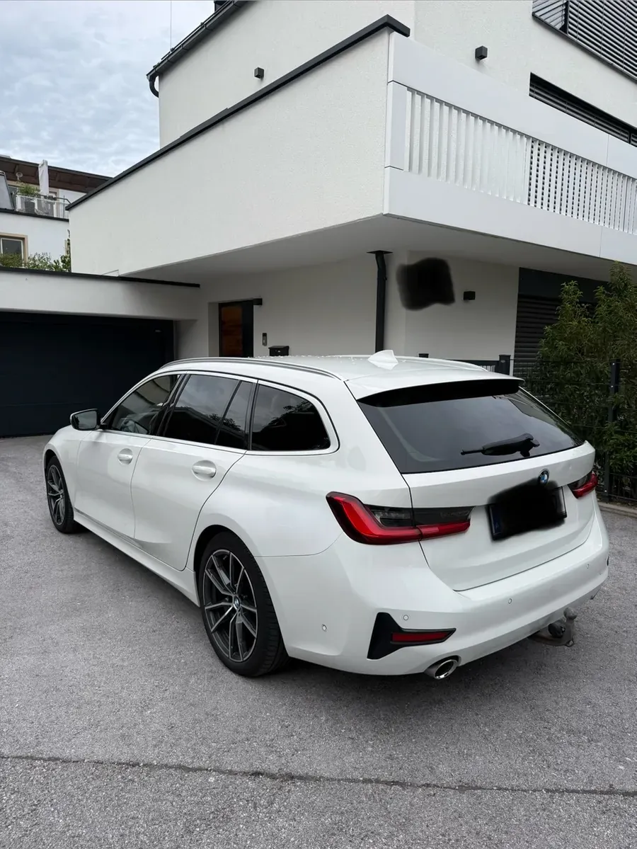 BMW 3 Series 2019 photo 2