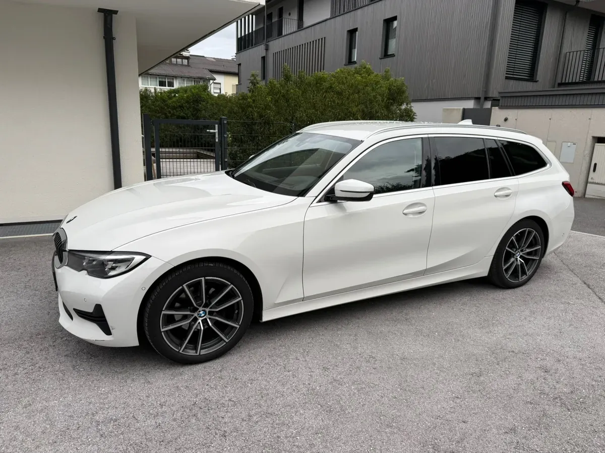 BMW 3 Series 2019 photo 3