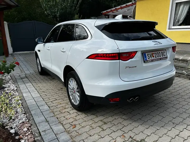 Jaguar F-Pace 2017 photo 3