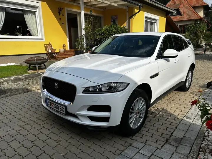 Jaguar F-Pace 2017 photo 2