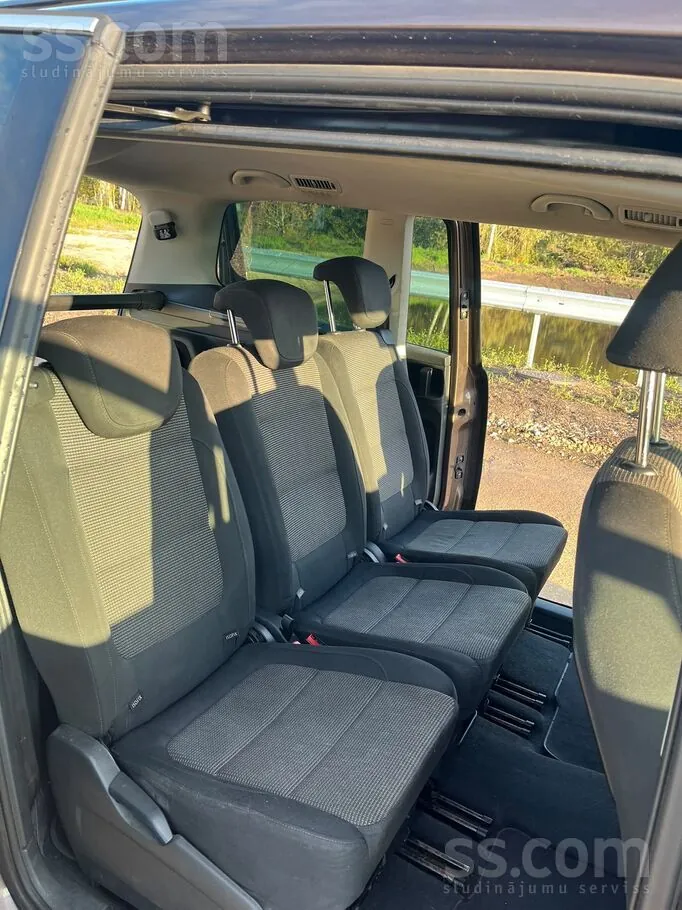 Volkswagen Sharan 2010 photo 2