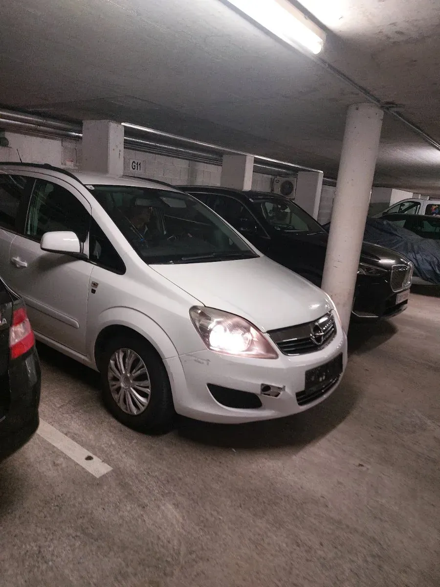 Opel Zafira 2010 photo 2