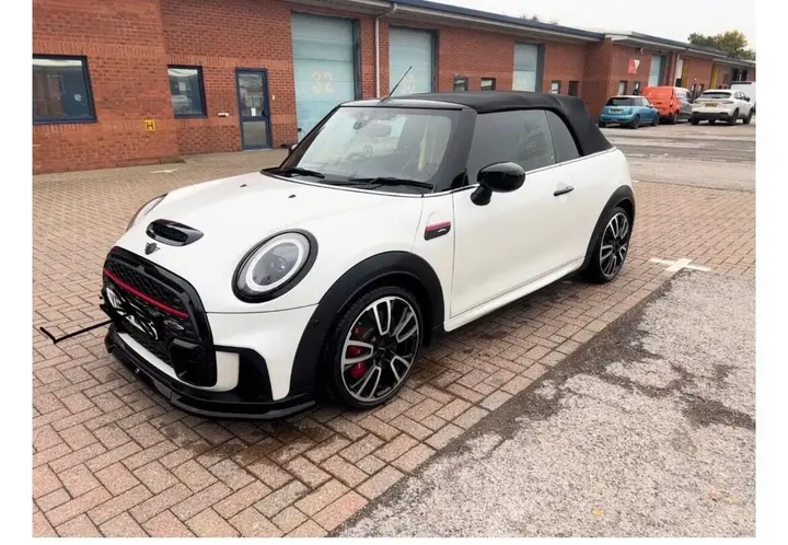 Mini Convertible 2023 photo 2