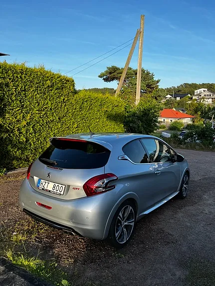 Peugeot 208 2013 photo 3