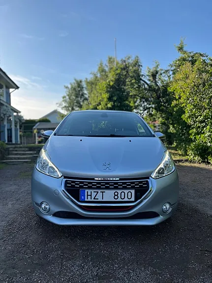 Peugeot 208 2013 photo 4