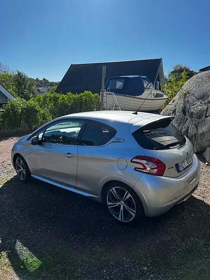 Peugeot 208 2013 photo 2