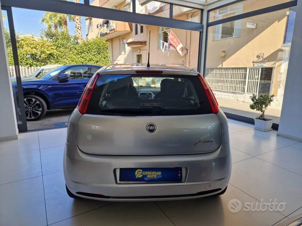 Fiat Grande Punto 2006 photo 2