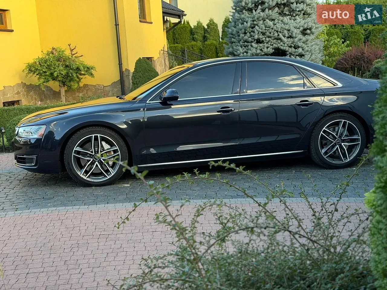 Audi A8 2015 photo 4
