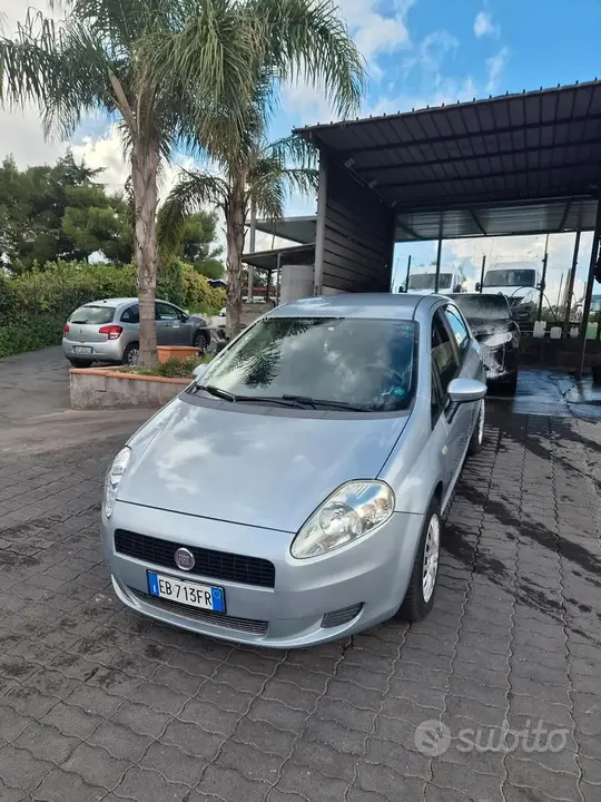 Fiat Grande Punto 2010 photo 2