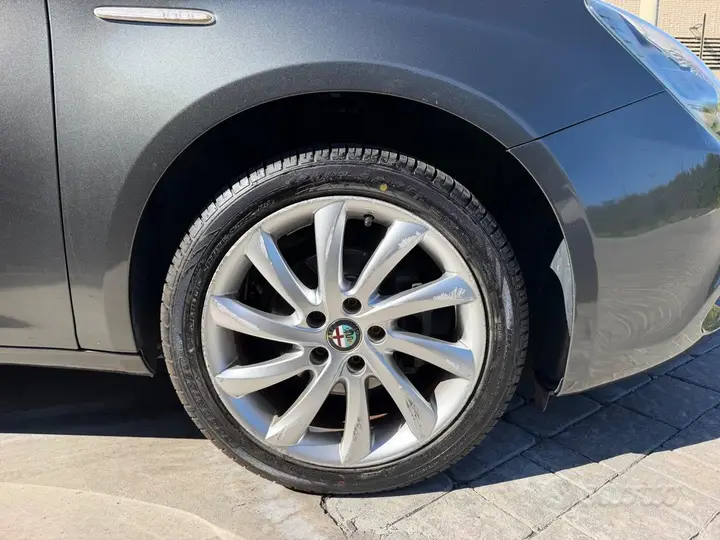 Alfa Romeo Giulietta 2015 photo 5