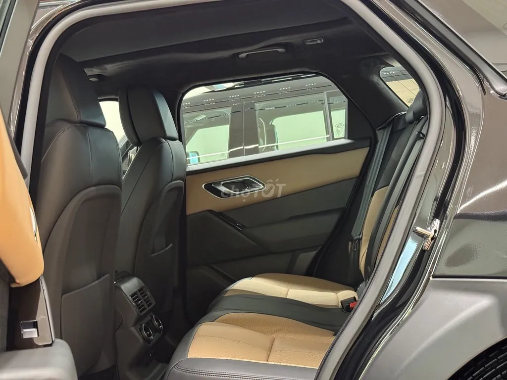 Land Rover Range Rover Velar 2026 photo 2