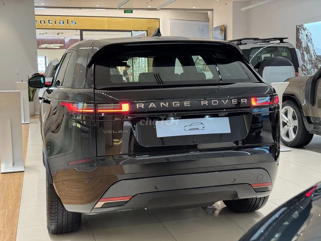 Land Rover Range Rover Velar 2026 photo 4