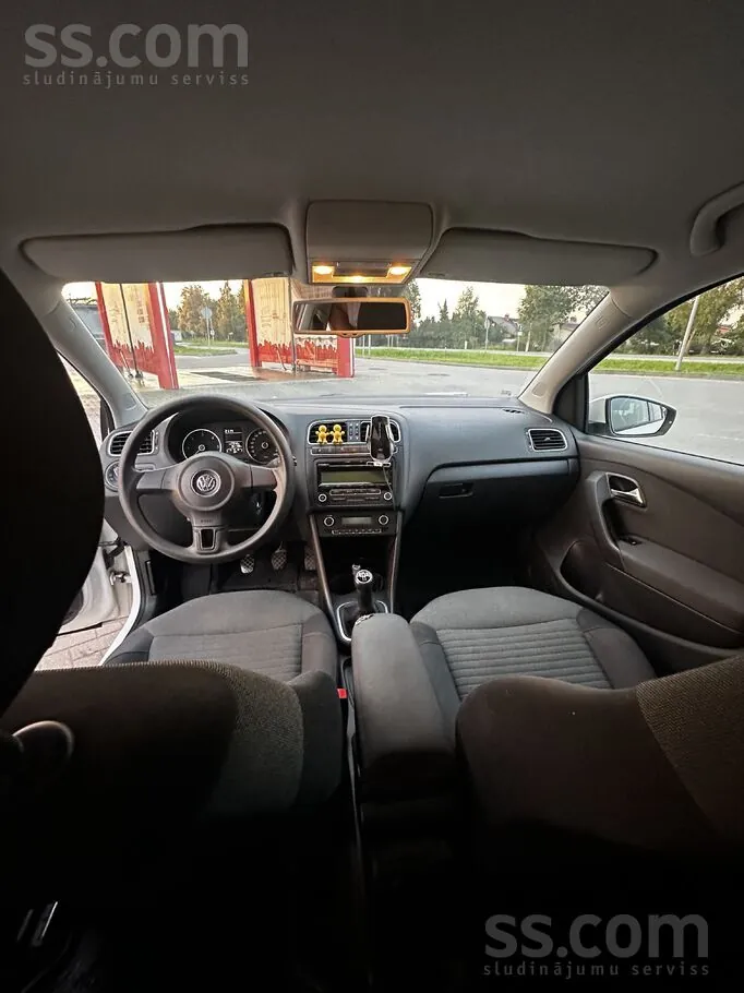 Volkswagen Polo 2010 photo 3