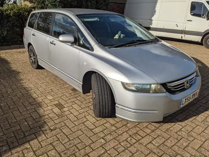 Honda Odyssey 2005 photo 2