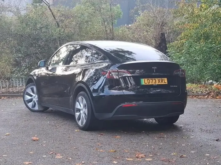 Tesla Model Y 2023 photo 2
