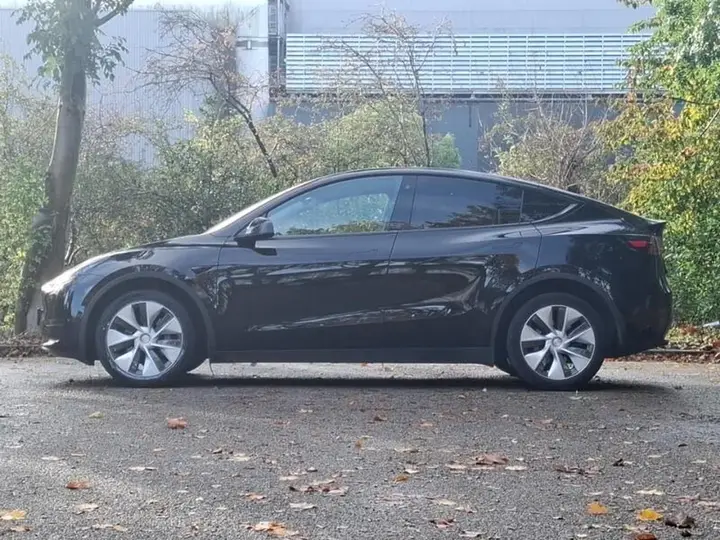 Tesla Model Y 2023 photo 4
