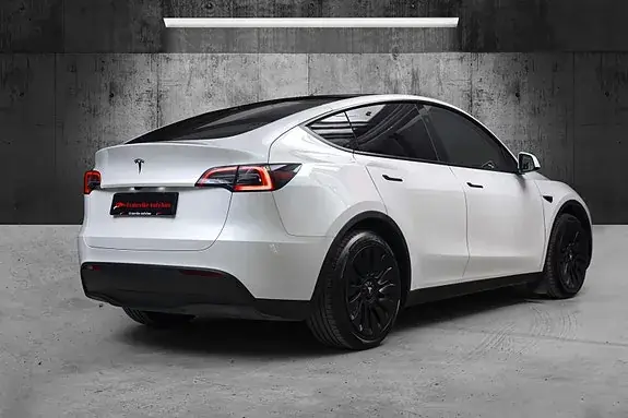 Tesla Model Y 2023 photo 5