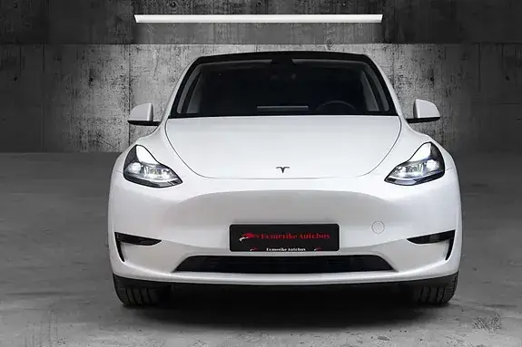 Tesla Model Y 2023 photo 3