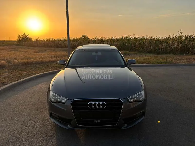 Audi A5 2012 photo 2