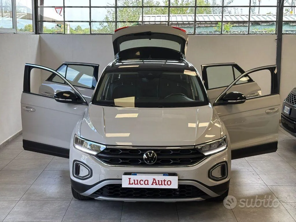 Volkswagen T-Roc 2023 photo 2