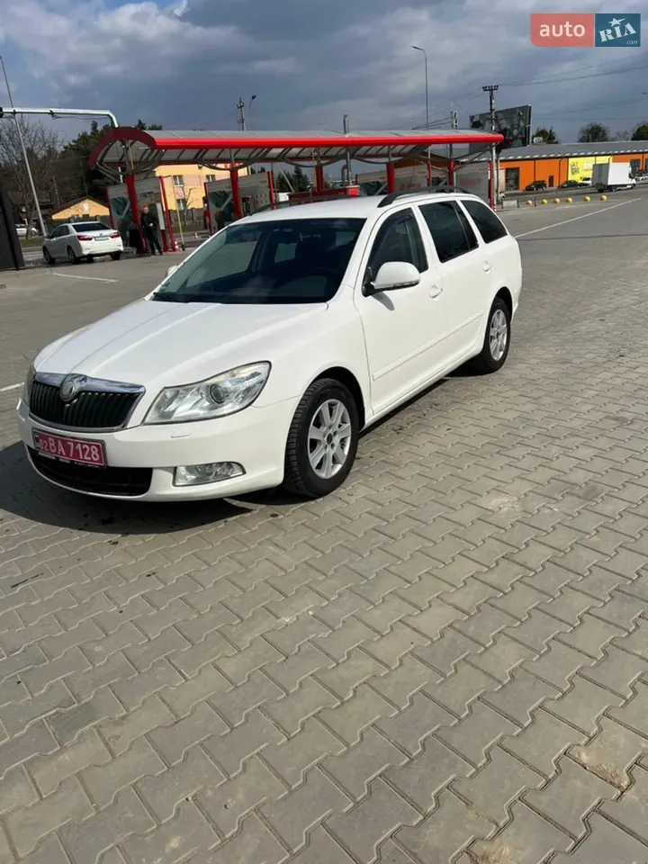 Skoda Octavia 2009 photo 2
