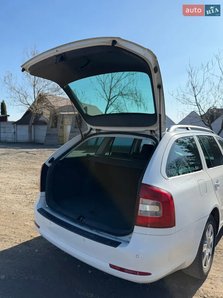 Skoda Octavia 2009 photo 4