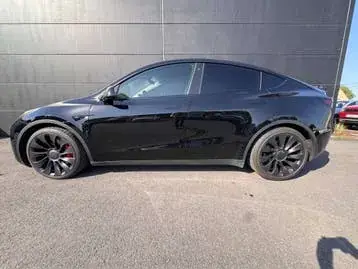 Tesla Model Y 2022 photo 2
