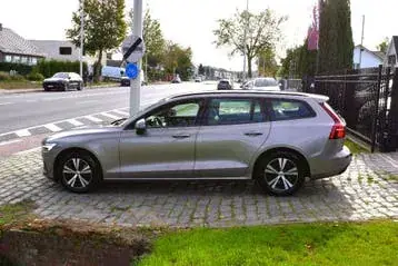 Volvo V60 2019 photo 2