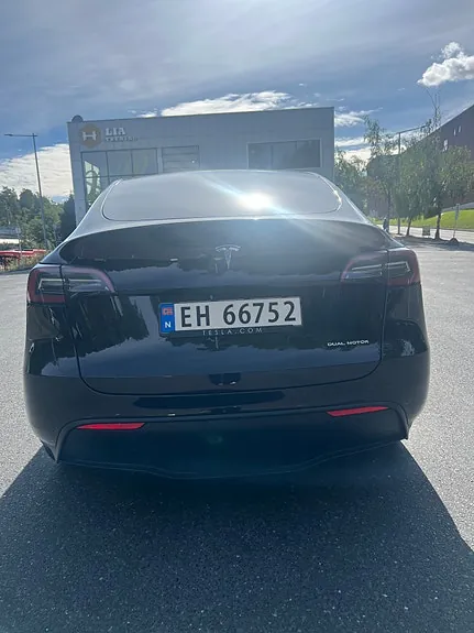 Tesla Model Y 2024 photo 3