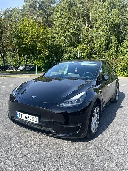 Tesla Model Y 2024 photo 2