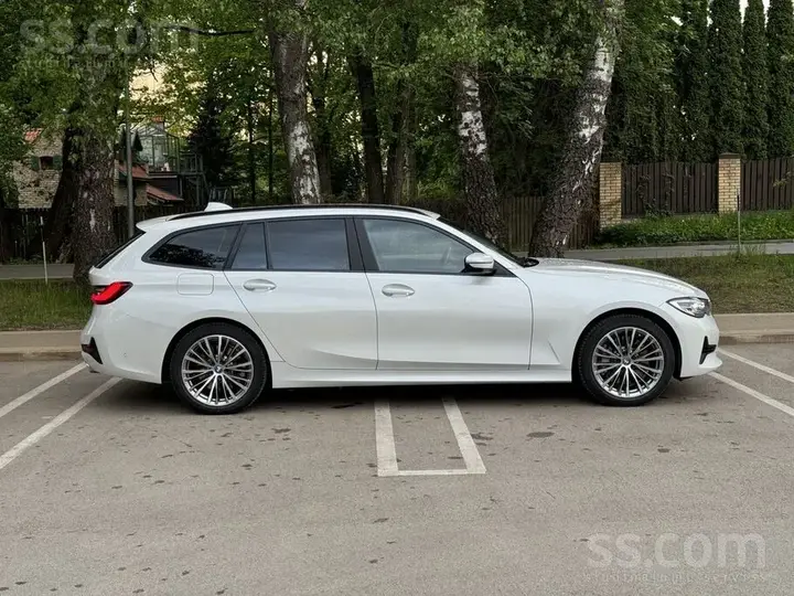 BMW 330E 2021 photo 2