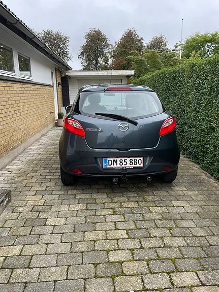 Mazda 2 2012 photo 2