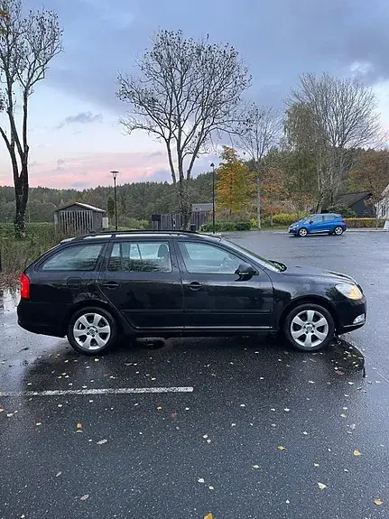 Skoda Octavia 2010 photo 3