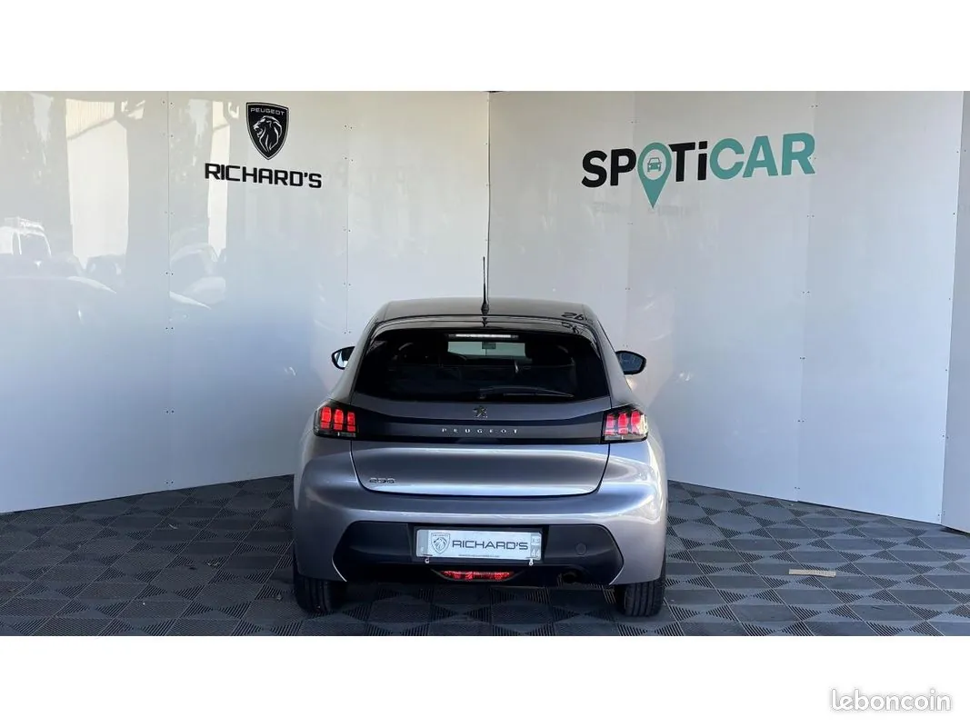 Peugeot 208 2021 photo 3