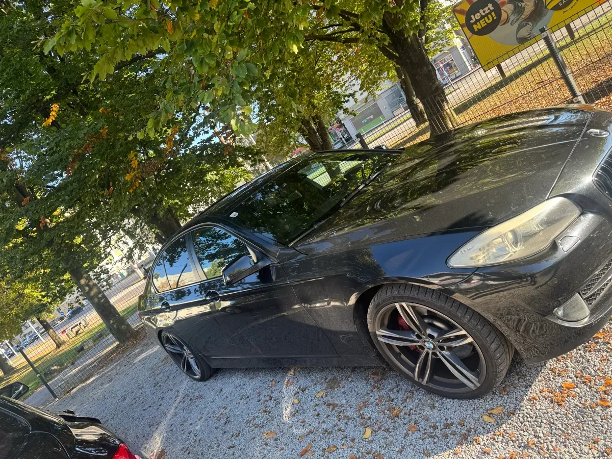 BMW 5 Series 2010 photo 2
