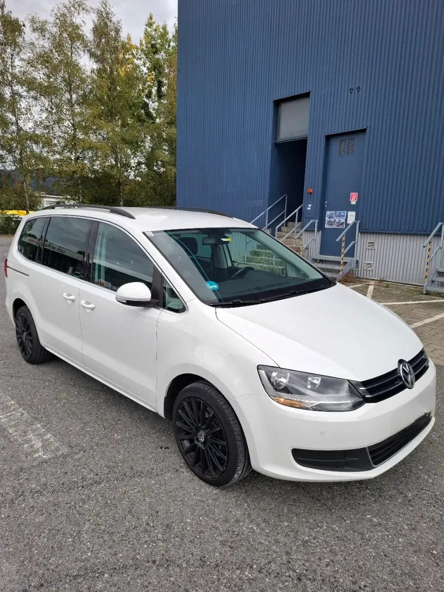 Volkswagen Sharan 2012 photo 2