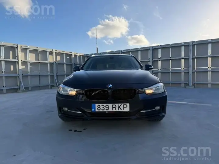 BMW 318 2013 photo 3