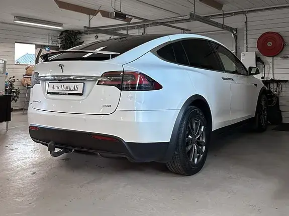 Tesla Model X 2017 photo 5