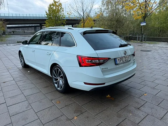 Skoda Superb 2018 photo 3