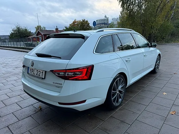 Skoda Superb 2018 photo 4