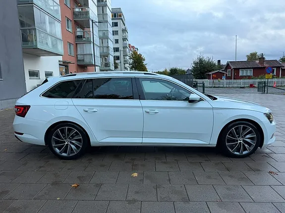 Skoda Superb 2018 photo 5