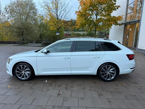 Skoda Superb 2018 photo 2