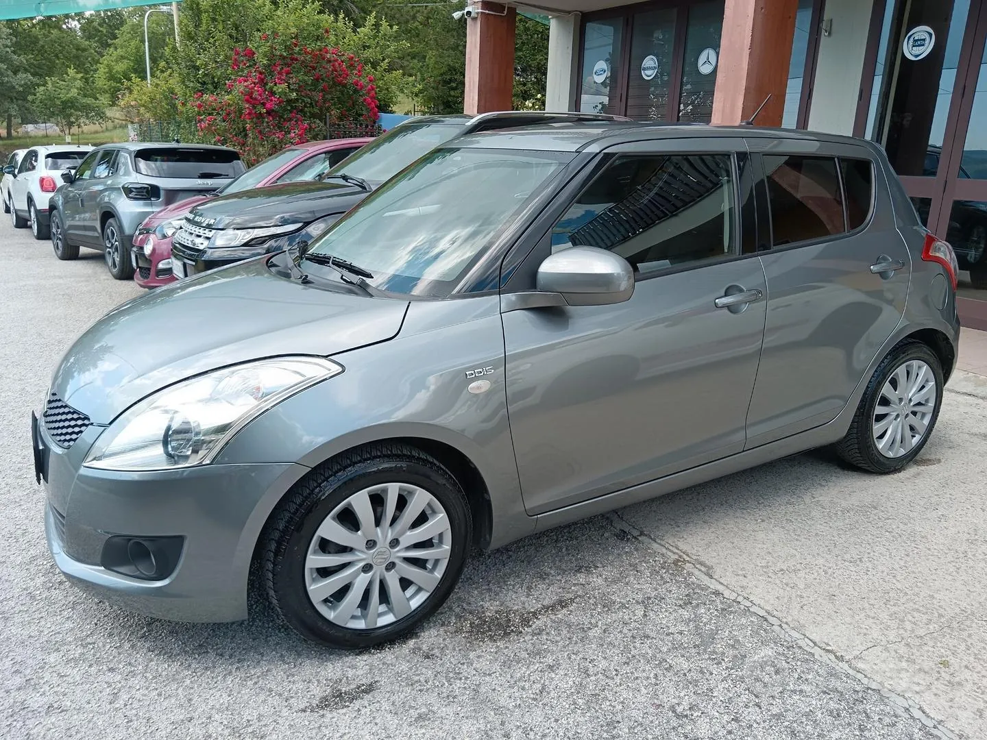 Suzuki Swift 2012 photo 2