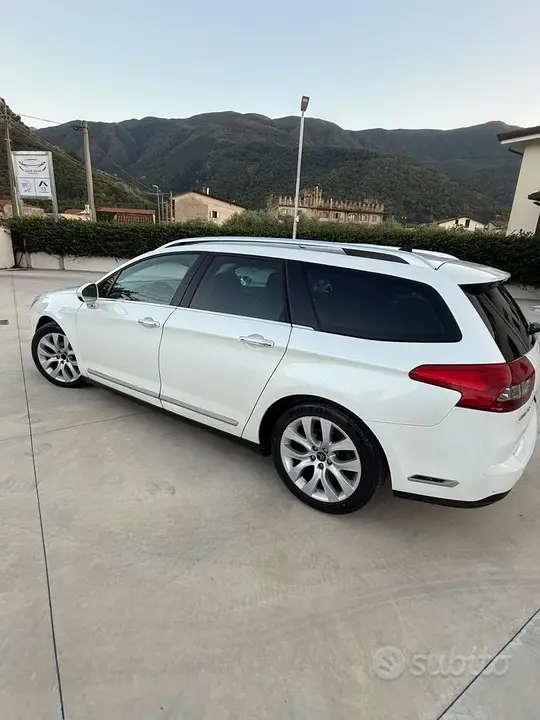 Citroen C5 2011 photo 2