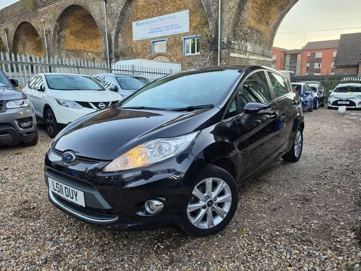 Ford Fiesta 2011 photo 3