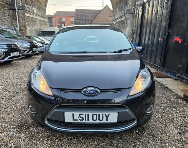 Ford Fiesta 2011 photo 2