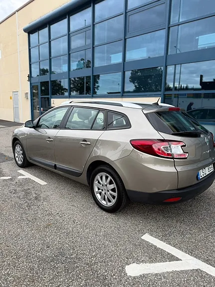 Renault Megane 2011 photo 2