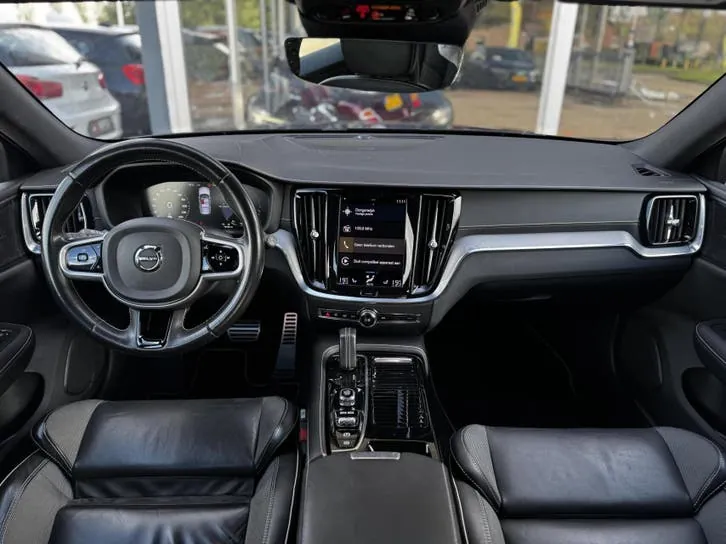 Volvo V60 2021 photo 2
