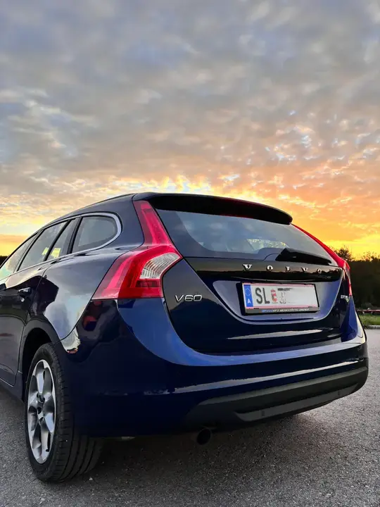 Volvo V60 2012 photo 2