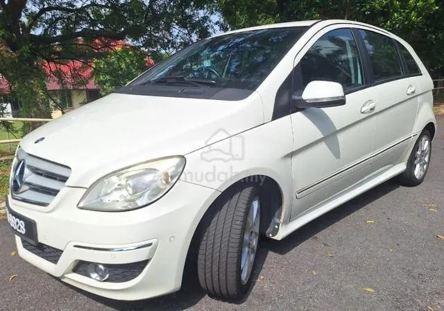 Mercedes-Benz B180